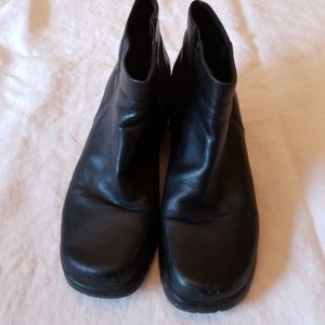 Black short leather boots  Liz Claiborne Lizflex 8